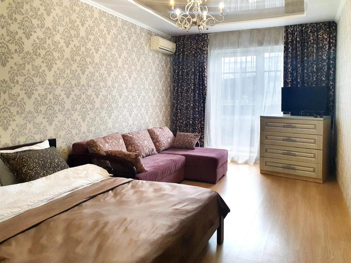 Lux Apartament Dacha Kharkiv Exterior photo